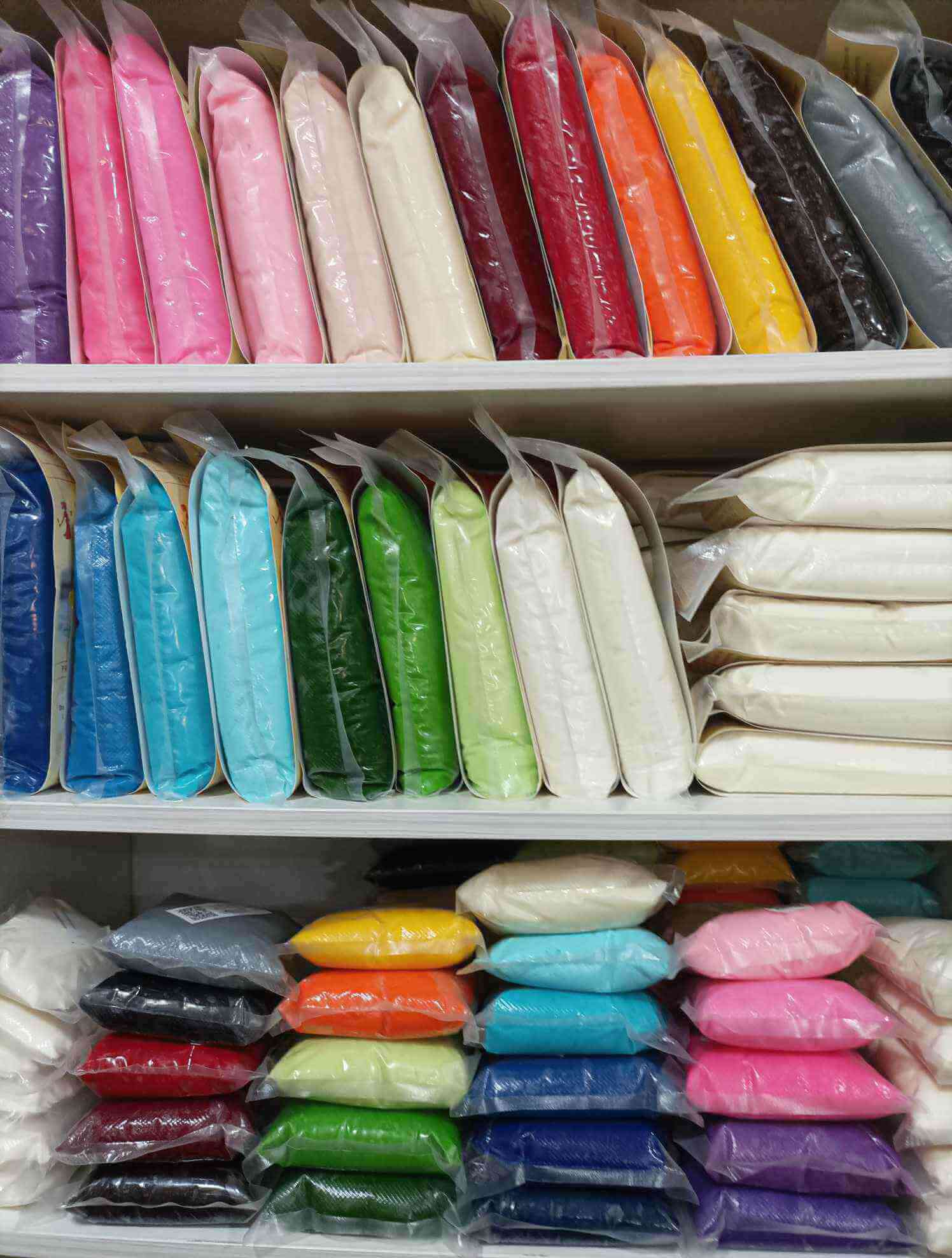 Fondani u više boja i nijansi za torte i ukrase